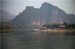 Trung Quốc xả nước đập trên sông Mekong